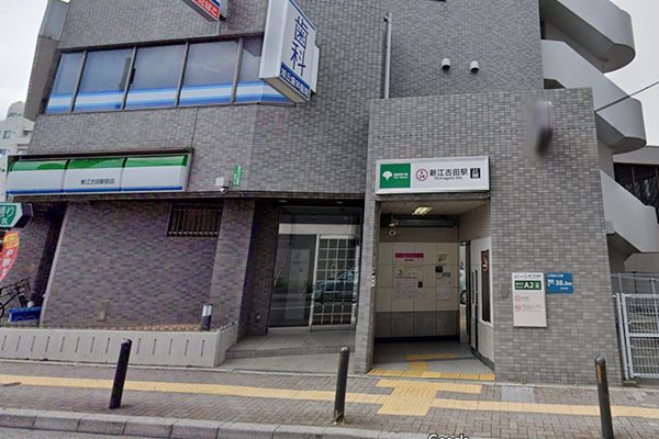 駅外観